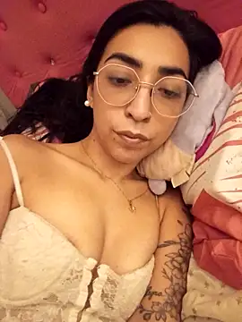 Snapshot of Yani-14 chatting on 02.19.26 Yani-14 online show from 02.19.26