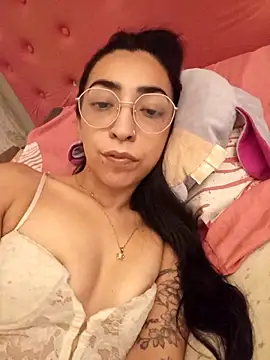 Snapshot of Yani-14 chatting on 02.21.26 Yani-14 online show from 02.21.26