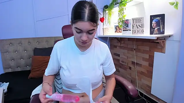 Snapshot of lourenfox chatting on 11.28.25 lourenfox online show from 11.28.25