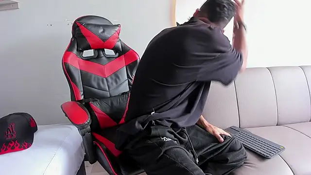 Snapshot of MatthewCullen chatting on 12.02.25 MatthewCullen online show from 12.02.25