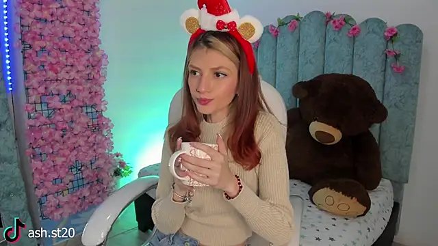 Snapshot of Ash_20_ chatting on 12.18.25 Ash 20 online show from 12.18.25