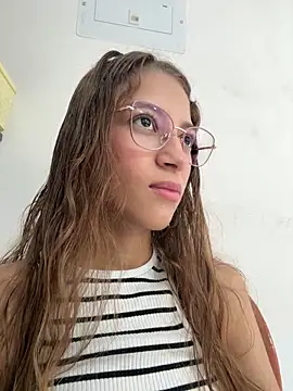 Snapshot of Vanneskk chatting on 12.04.25 Vanneskk online show from 12.04.25