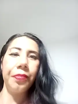 Snapshot of SAKURA_HOT2 chatting on 12.16.25 SAKURA HOT2 online show from 12.16.25