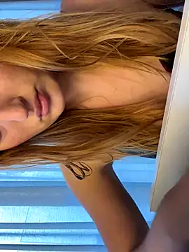 Snapshot of madlynginger chatting on 12.05.25 madlynginger online show from 12.05.25