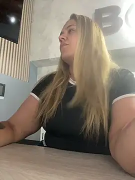 Snapshot of LoreinnFox chatting on 03.29.26 LoreinnFox online show from 03.29.26