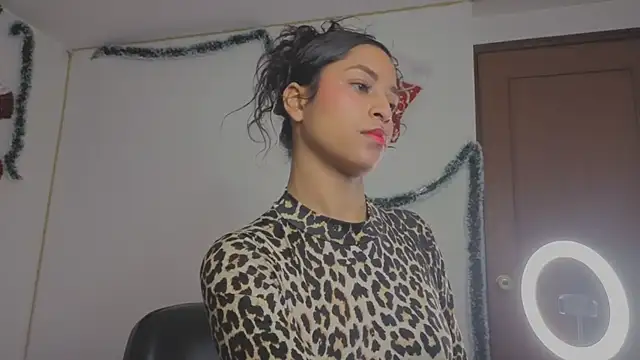 Snapshot of MarillynMorgan chatting on 12.04.25 MarillynMorgan online show from 12.04.25