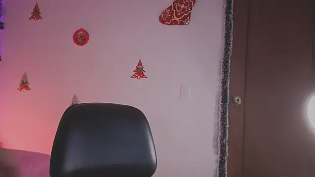 Snapshot of MarillynMorgan chatting on 12.05.25 MarillynMorgan online show from 12.05.25