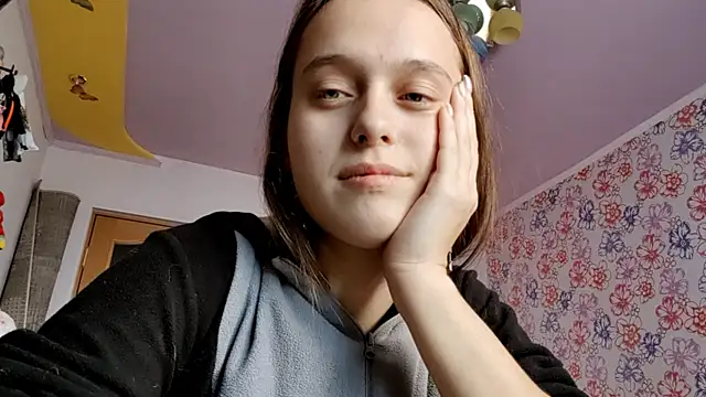 Snapshot of SophieHazely chatting on 12.05.25 SophieHazely online show from 12.05.25