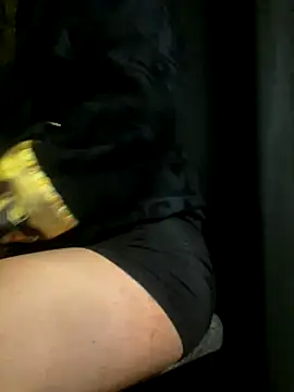 Snapshot of mcylzsd chatting on 11.27.25 mcylzsd online show from 11.27.25