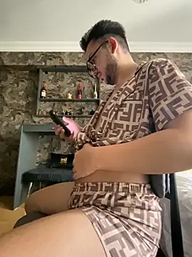 Snapshot of mcylzsd chatting on 11.30.25 mcylzsd online show from 11.30.25