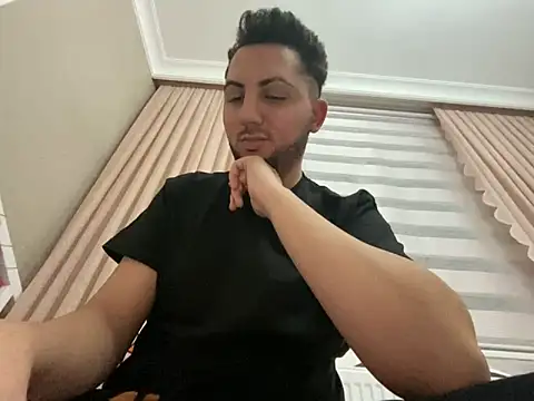 Snapshot of mcylzsd chatting on 12.16.25 mcylzsd online show from 12.16.25