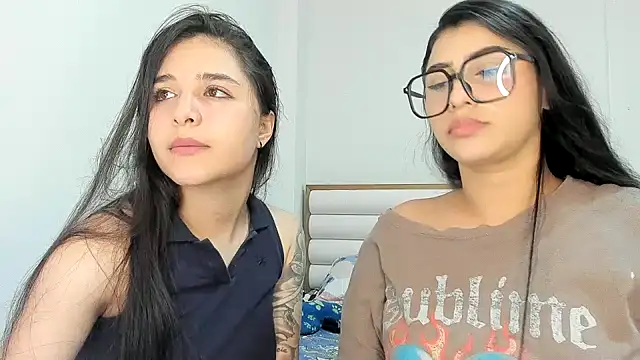 Snapshot of ROUS_SWEET_ chatting on 04.02.26 ROUS SWEET online show from 04.02.26