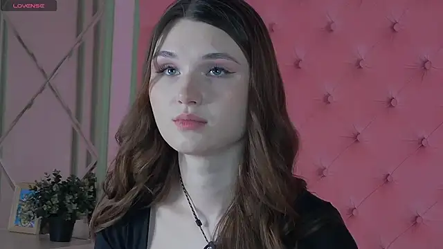 Snapshot of CrystalBrooks chatting on 12.13.25 CrystalBrooks online show from 12.13.25