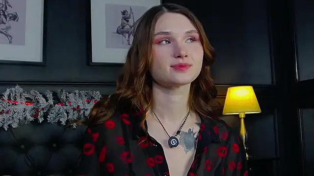 Snapshot of CrystalBrooks chatting on 12.16.25 CrystalBrooks online show from 12.16.25