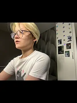 LunaDoreann online show from 12.03.25