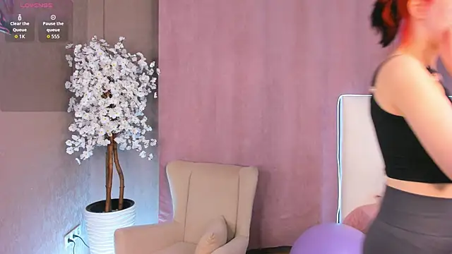 Snapshot of Eva_4U chatting on 12.02.25 Eva 4U online show from 12.02.25