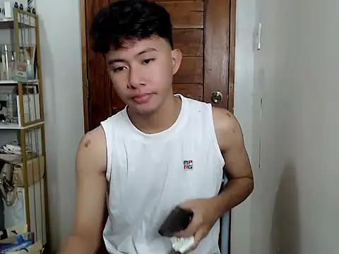 Snapshot of asiantwink0000 chatting on 12.15.25 asiantwink0000 online show from 12.15.25