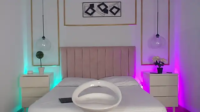 Snapshot of IsabellaCherryX chatting on 11.30.25 IsabellaCherryX online show from 11.30.25