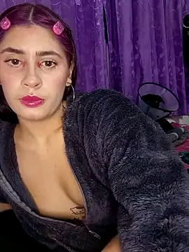 Snapshot of IsabellaCherryX chatting on 12.14.25 IsabellaCherryX online show from 12.14.25