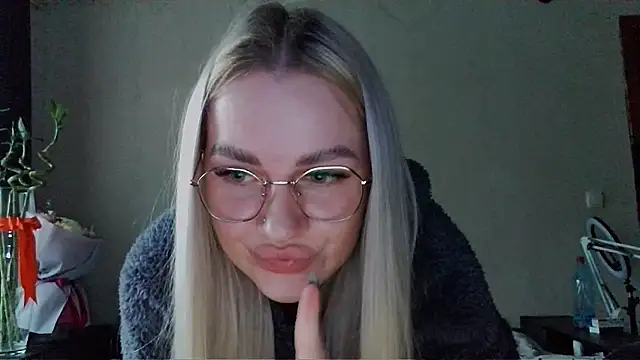 Snapshot of Whitehex666 chatting on 12.20.25 Whitehex666 online show from 12.20.25