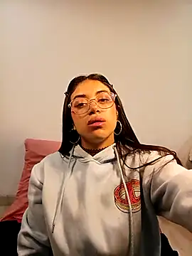 Snapshot of Violett__Rose chatting on 12.01.25 Violett Rose online show from 12.01.25