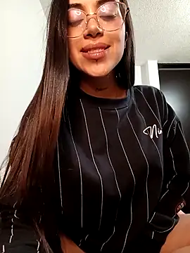 Snapshot of Violett__Rose chatting on 12.15.25 Violett Rose online show from 12.15.25