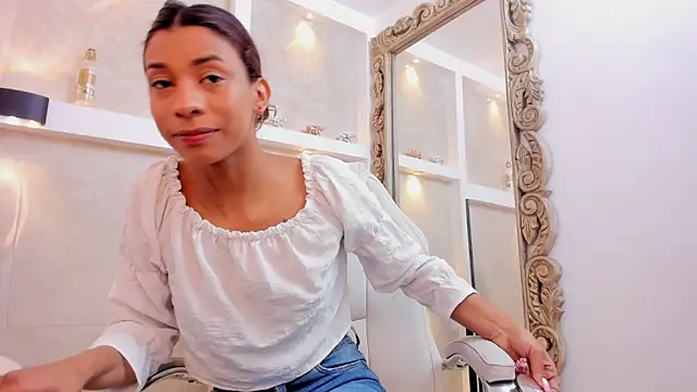 Snapshot of katha_stone chatting on 12.15.25 katha stone online show from 12.15.25