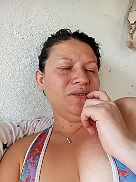 Snapshot of Kattiaa_bk1 chatting on 12.17.25 Kattiaa bk1 online show from 12.17.25