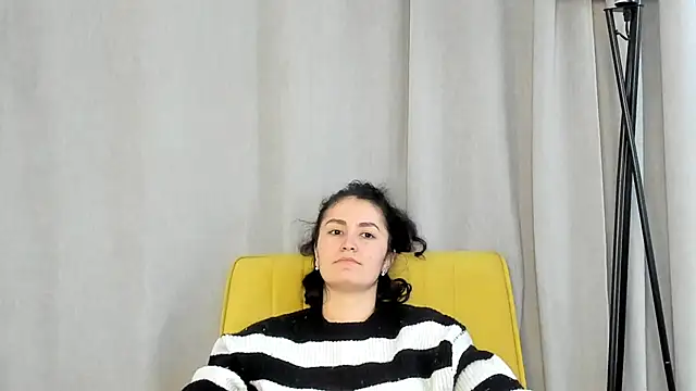 Snapshot of GilmaFaurot chatting on 11.28.25 GilmaFaurot online show from 11.28.25