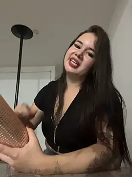 Snapshot of angely_ross1 chatting on 12.14.25 angely ross1 online show from 12.14.25