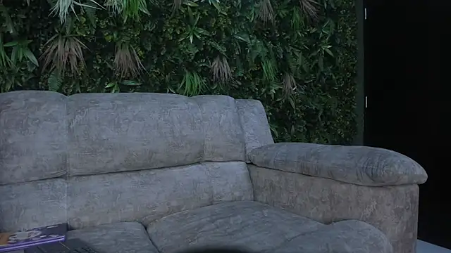 Snapshot of ObsidianOrchid chatting on 12.04.25 ObsidianOrchid online show from 12.04.25