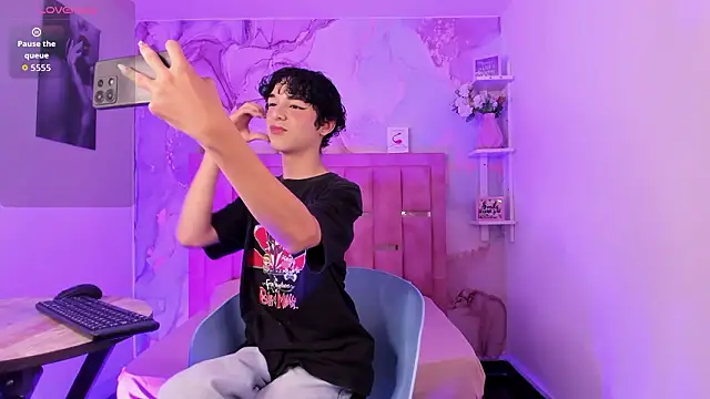 SthepanodiMonaco online show from 02.18.26