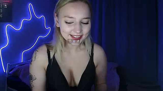 Snapshot of _K1ra_S1n_ chatting on 12.02.25 K1ra S1n online show from 12.02.25