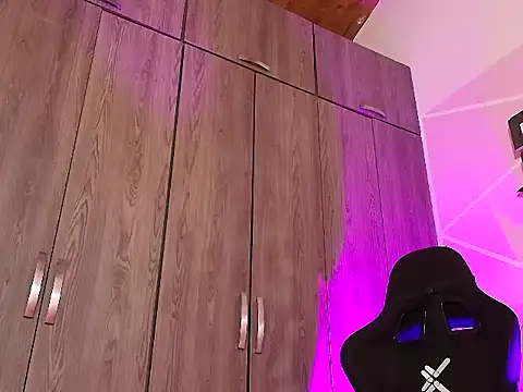 Snapshot of Doll_Dollys_ chatting on 12.14.25 Doll Dollys online show from 12.14.25