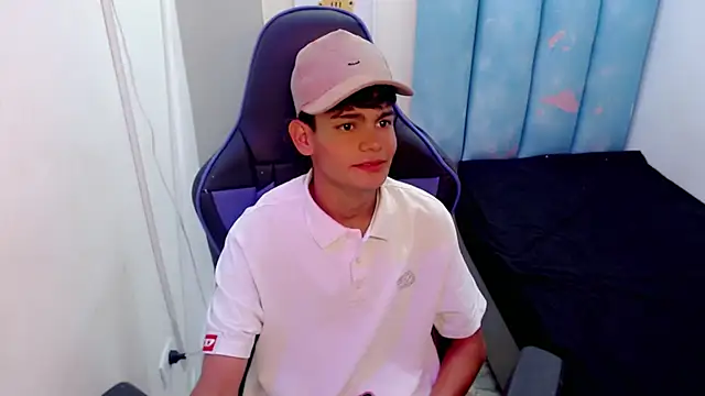 Snapshot of Lil_babyyy_ chatting on 11.28.25 Lil babyyy online show from 11.28.25