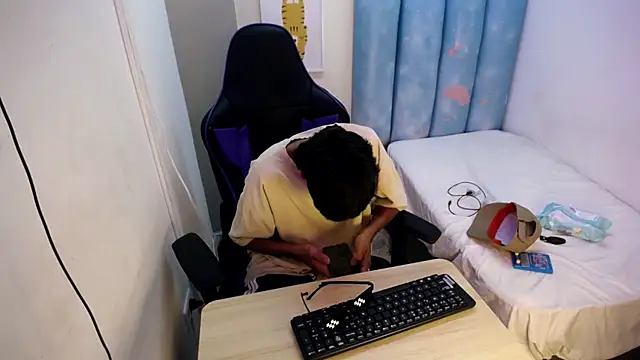 Snapshot of Lil_babyyy_ chatting on 12.03.25 Lil babyyy online show from 12.03.25