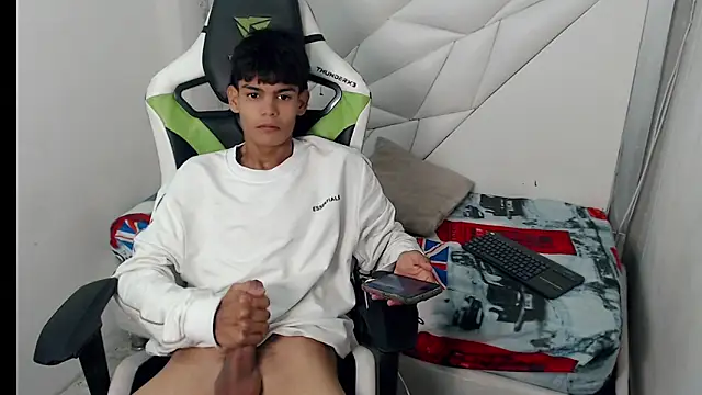 Snapshot of Lil_babyyy_ chatting on 12.16.25 Lil babyyy online show from 12.16.25