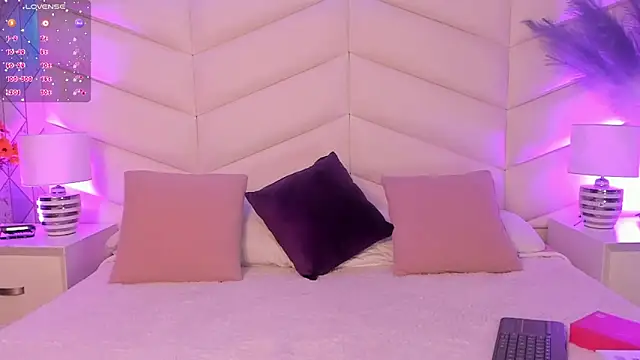 Lizzi Hotman  online show from 03.30.26