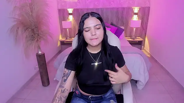 Snapshot of Allyson_brown_ chatting on 12.15.25 Allyson brown online show from 12.15.25