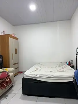 Lillith Bloom online show from 04.16.26