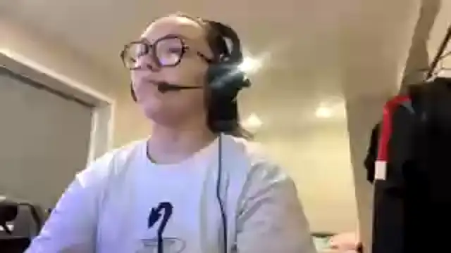 Snapshot of KerriMcbreen chatting on 12.03.25 KerriMcbreen online show from 12.03.25