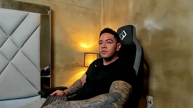 Snapshot of maddox_santana chatting on 12.14.25 maddox santana online show from 12.14.25