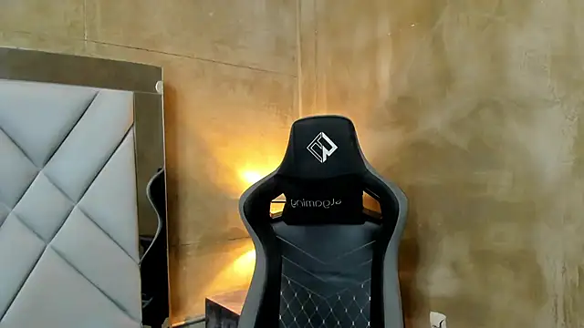 Snapshot of maddox_santana chatting on 12.17.25 maddox santana online show from 12.17.25