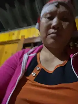 Snapshot of LeoPet2x chatting on 12.04.25 LeoPet2x online show from 12.04.25