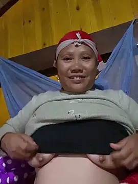 Snapshot of LeoPet2x chatting on 12.05.25 LeoPet2x online show from 12.05.25