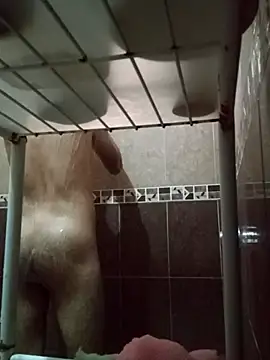 Snapshot of Yles13 chatting on 12.14.25 Yles13 online show from 12.14.25