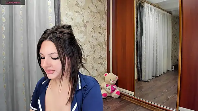 Snapshot of emmaledysss chatting on 11.29.25 emmaledysss online show from 11.29.25