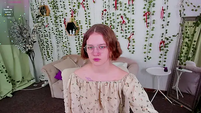 Mia Mooore online show from 02.28.26