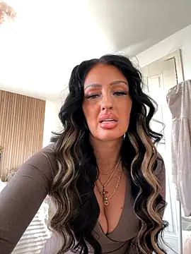 Lolaxox  online show from 12.19.25