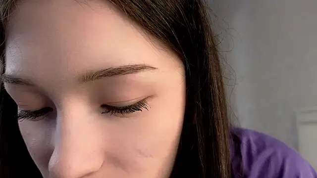 Snapshot of YvonneShames chatting on 12.16.25 YvonneShames online show from 12.16.25